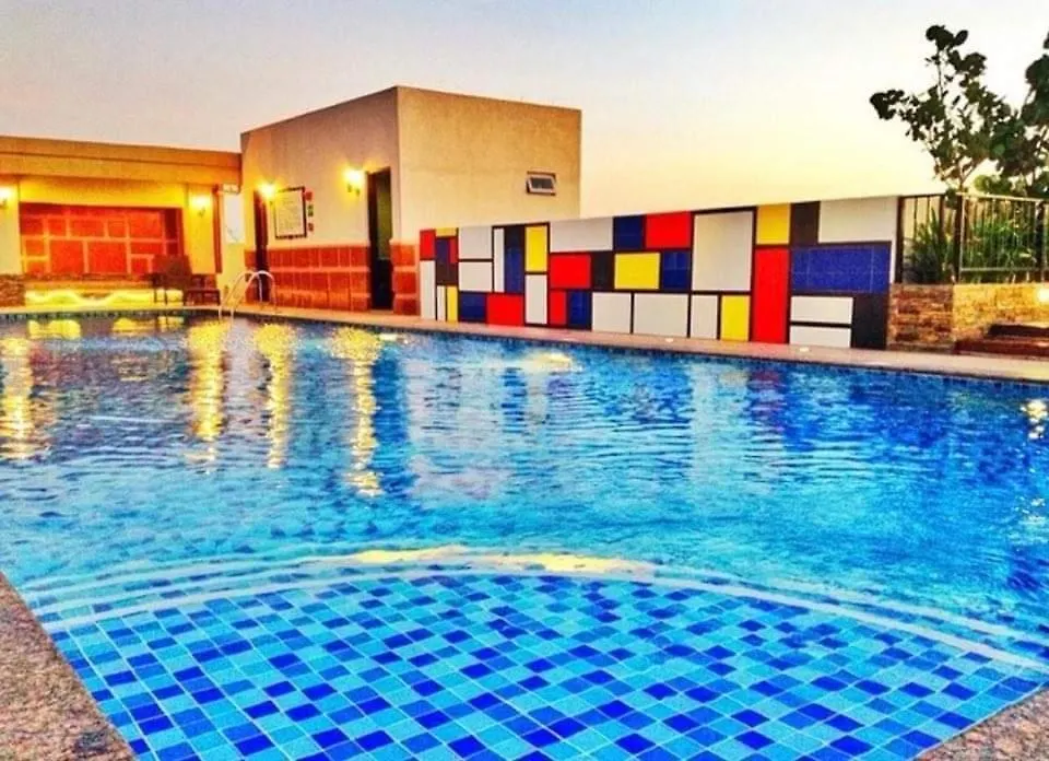 Apartment Morgan Suite Bgc Shortwalk3 Venice Mall Free Pool Gym Manila
